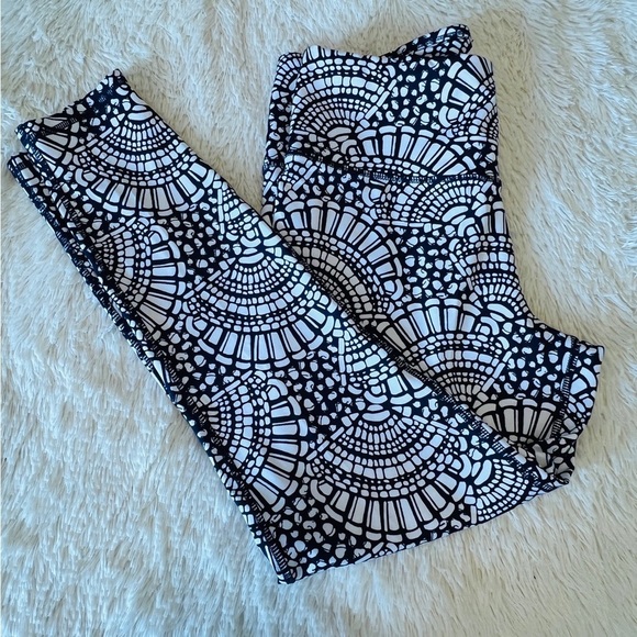 Crown and Ivy Leggings - Size Large - Picture 3 of 4